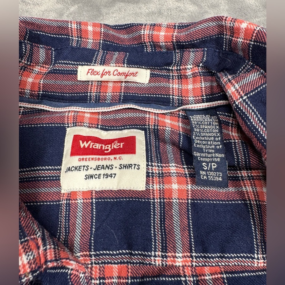 Wrangler Red and Navy Plaid Long sleeve Button Up Shirt - Picture 3 of 8